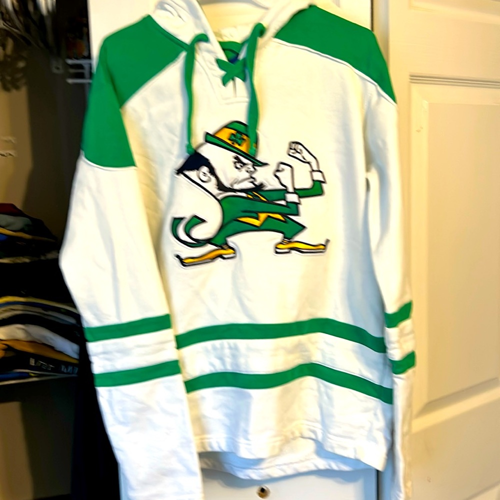 Champion Notre Dame Hooded Sweatshirt. Size Medium